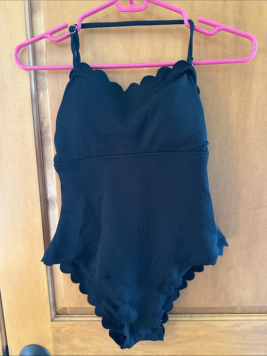 Zaful Other - ZAFUL Black Ribbed Scalloped One Piece Swimsuit Bathing Suit Size US 6 ✨